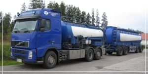 ADR-tankkiauto ja perävaunu